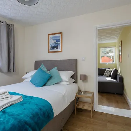Stopover At Lowcay Apartment D With Allocated Parking Portsmouth Room photo